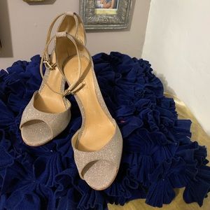 Schultz gold glitter heels. Size 7b